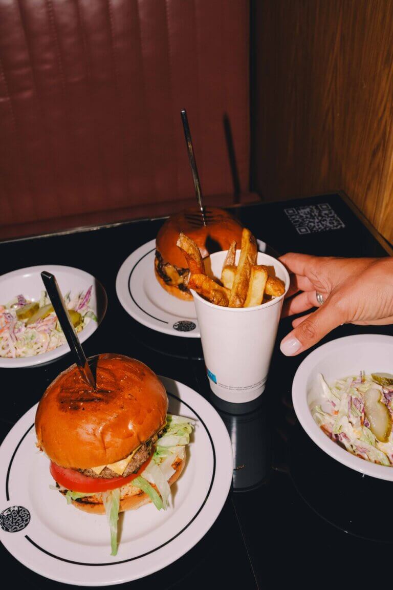 447960335 122155562060203687 1714109587572851756 n 768x1152